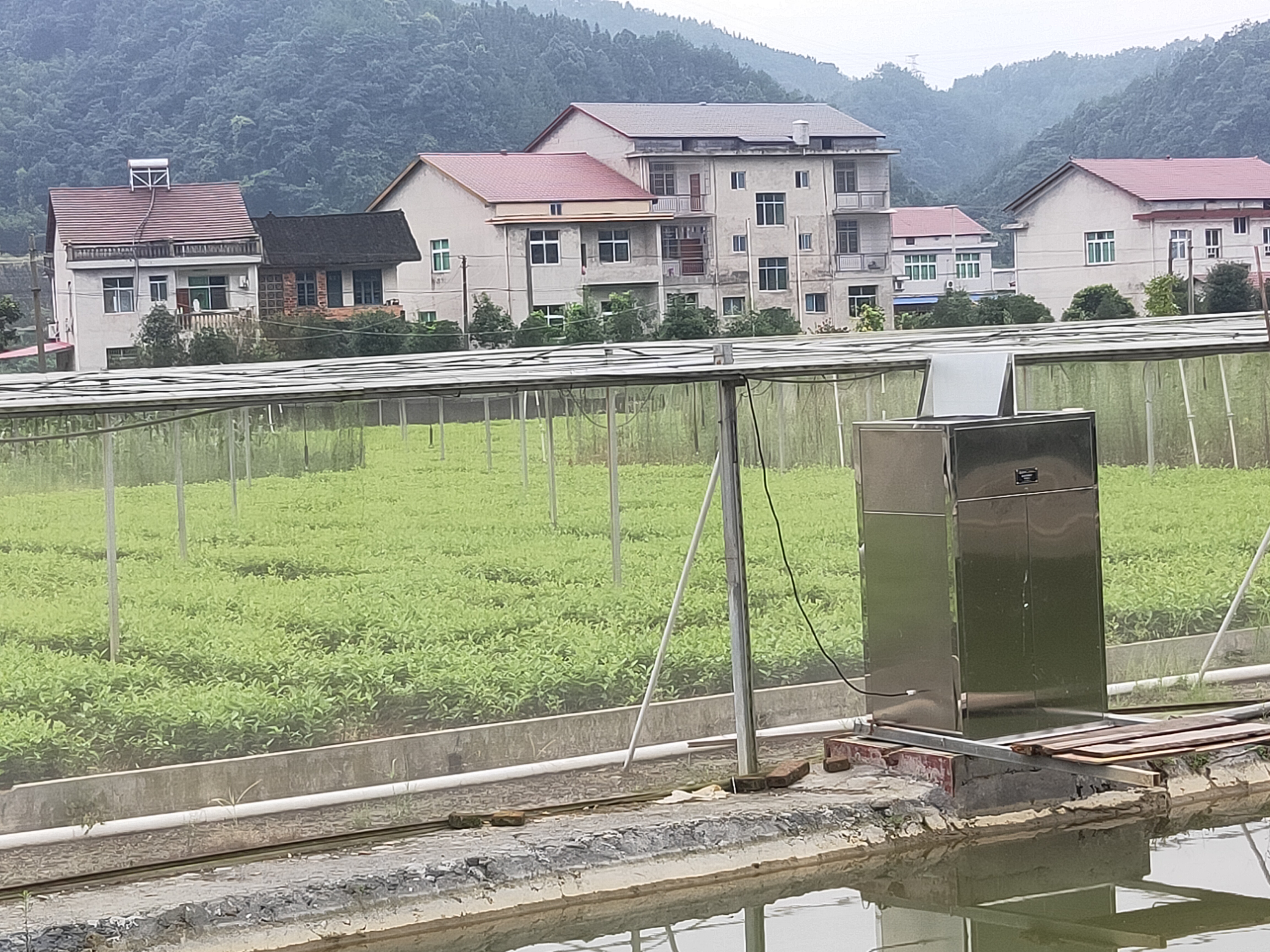 云飞高空测报灯