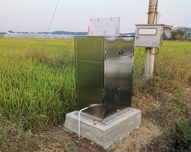 云飞高空测报灯